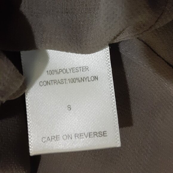 NYC Woman's Blouse Size SMALL, Sleeveless, Machine wash. Easy Care. Pullover - Picture 3 of 8